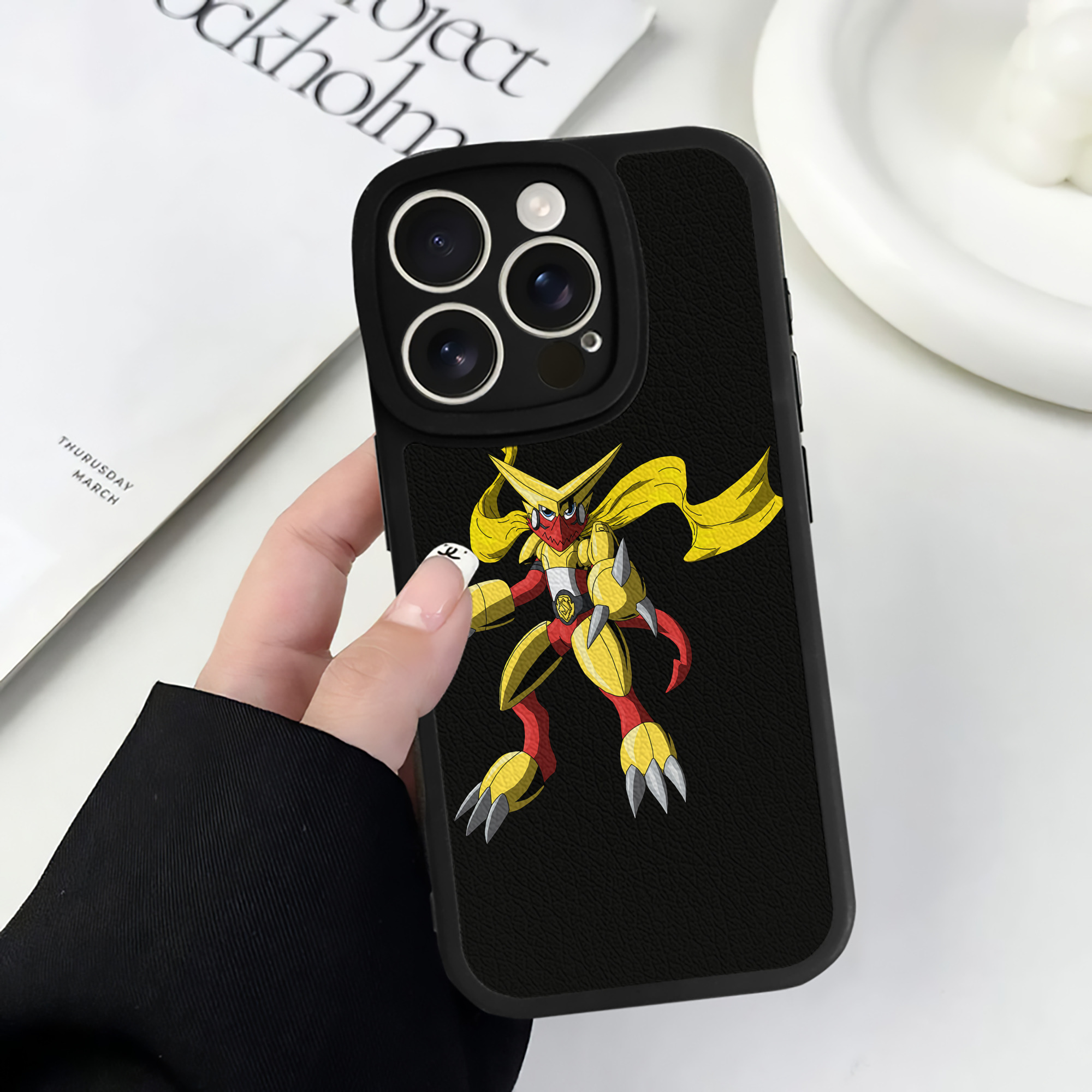 （画像用） Digimon デジタルモンスター/デジモン 【iPhone 16シリーズ対応】シリコンスマホケース（レザー調） 材質：シリコン